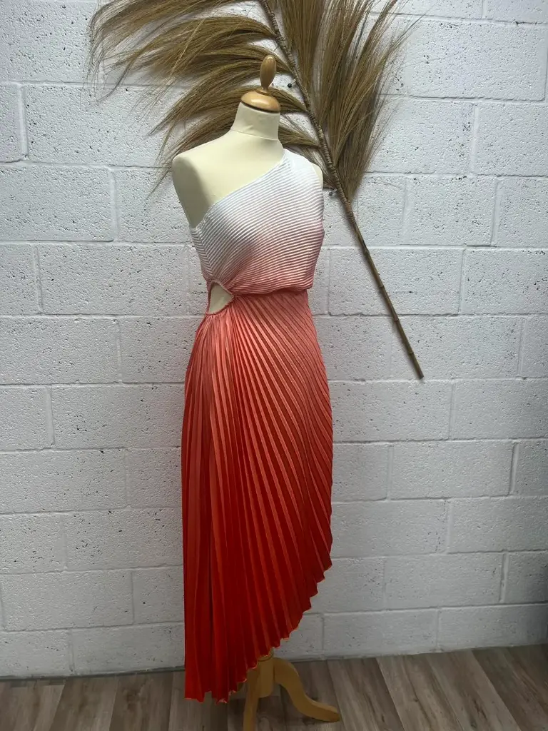 Robe drapée orange