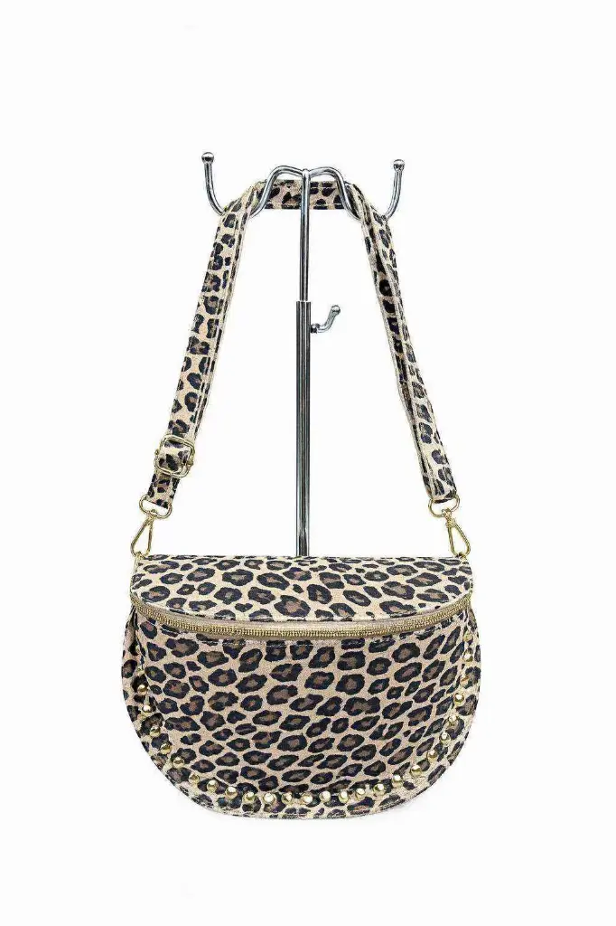 Sac banane clouté en cuir Léo