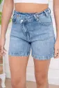 Short bouton asymétrique